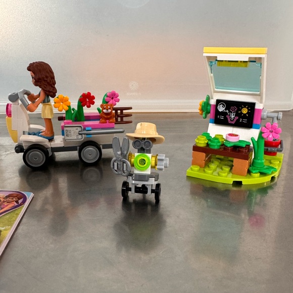 Two used Lego Friends sets. 41389 Ice Cream Cart & 41425 Olivia’s Flower Garden - Picture 5 of 11